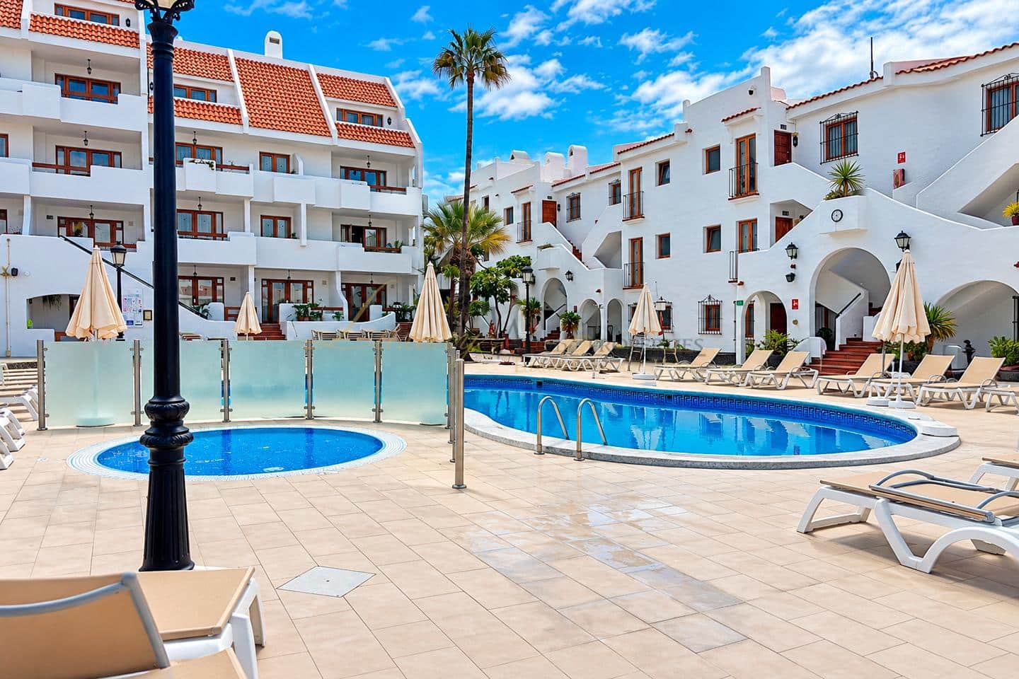 2 slaapkamer Flat te koop in Los Cristianos met zwembad - € 279.000 (Ref: 10130374)
