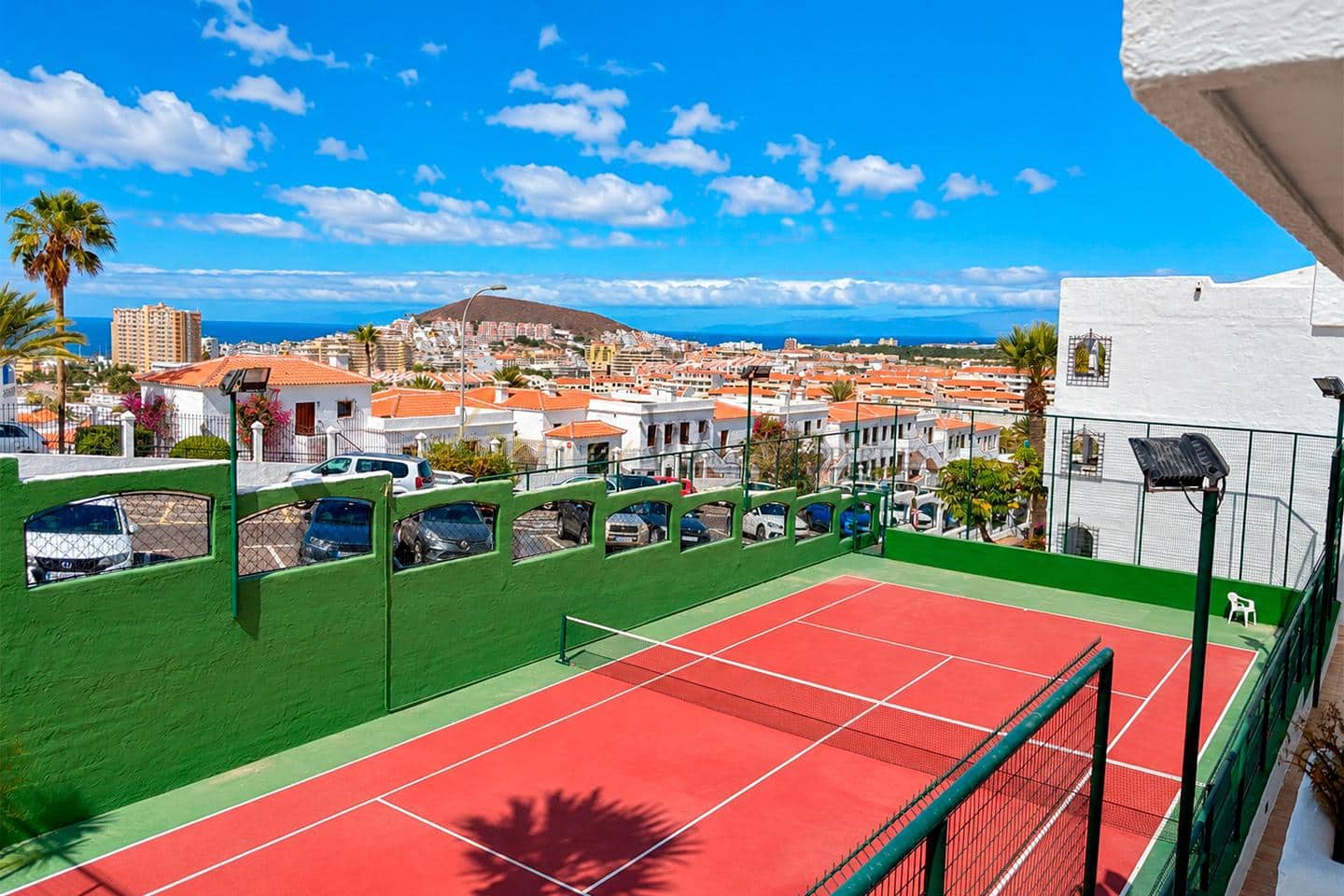 2 slaapkamer Flat te koop in Los Cristianos met zwembad - € 279.000 (Ref: 10130374)