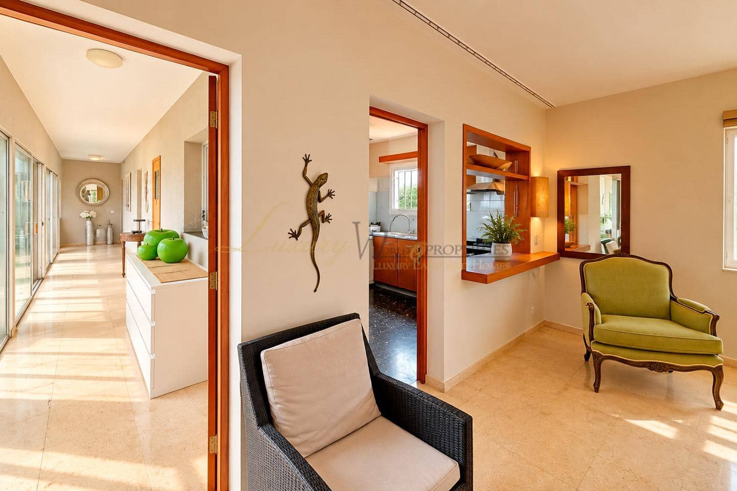 2 bedroom Villa for sale in Arona with pool garage - € 785,000 (Ref: 10138846)