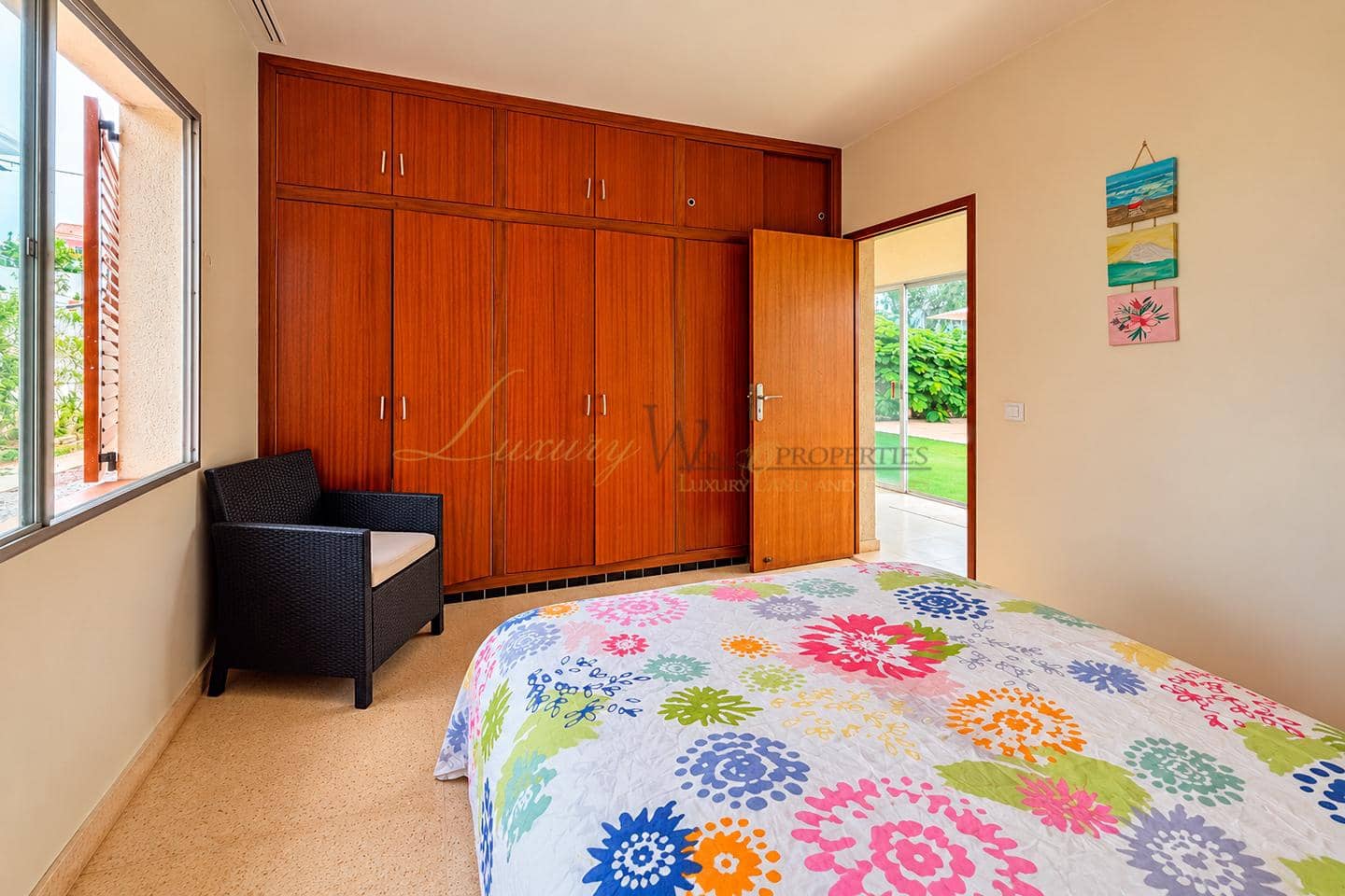 2 bedroom Villa for sale in Arona with pool garage - € 785,000 (Ref: 10138846)