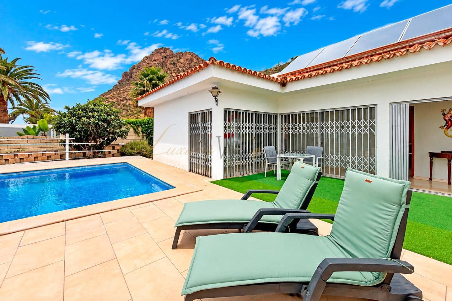 2 bedroom Villa for sale in Arona with pool garage - € 785,000 (Ref: 10138846)