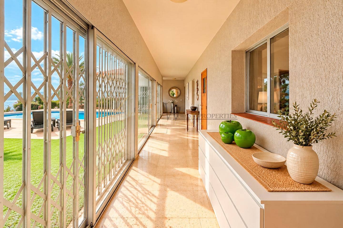 2 bedroom Villa for sale in Arona with pool garage - € 785,000 (Ref: 10138846)