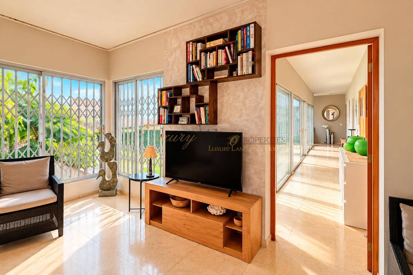 2 bedroom Villa for sale in Arona with pool garage - € 785,000 (Ref: 10138846)
