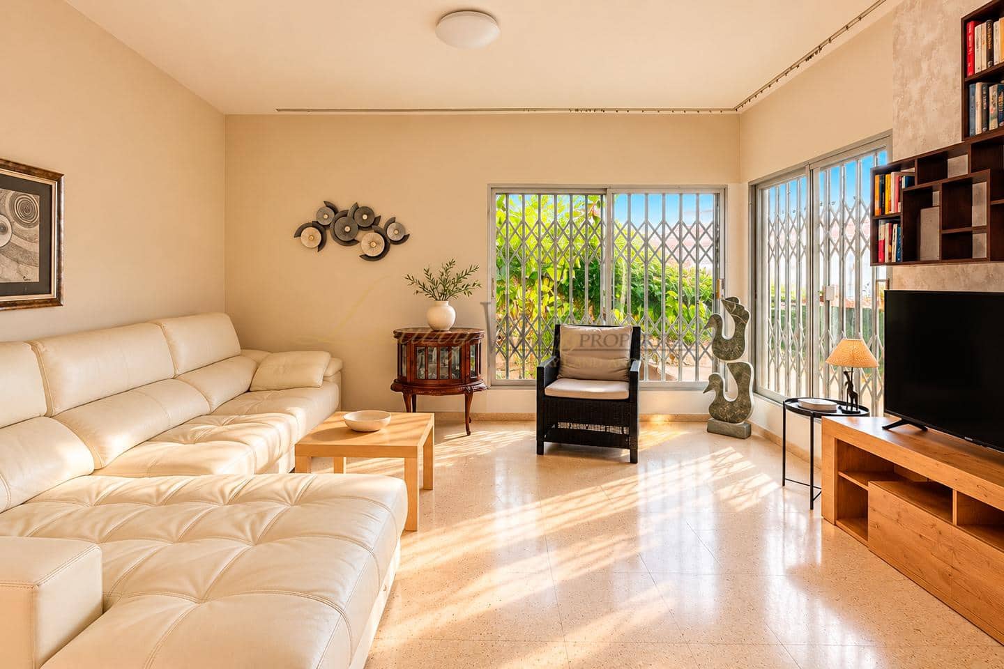 2 bedroom Villa for sale in Arona with pool garage - € 785,000 (Ref: 10138846)