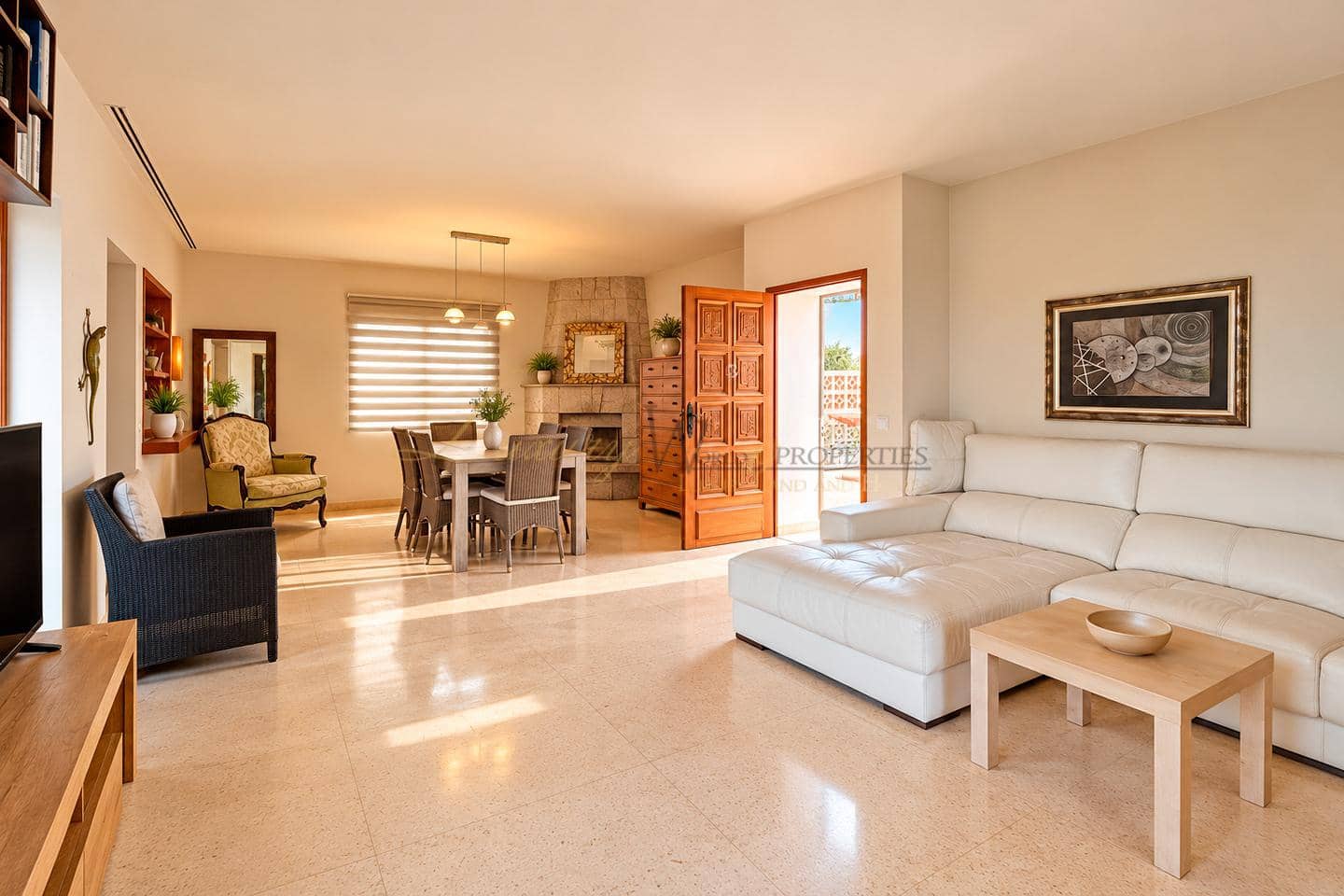 2 bedroom Villa for sale in Arona with pool garage - € 785,000 (Ref: 10138846)
