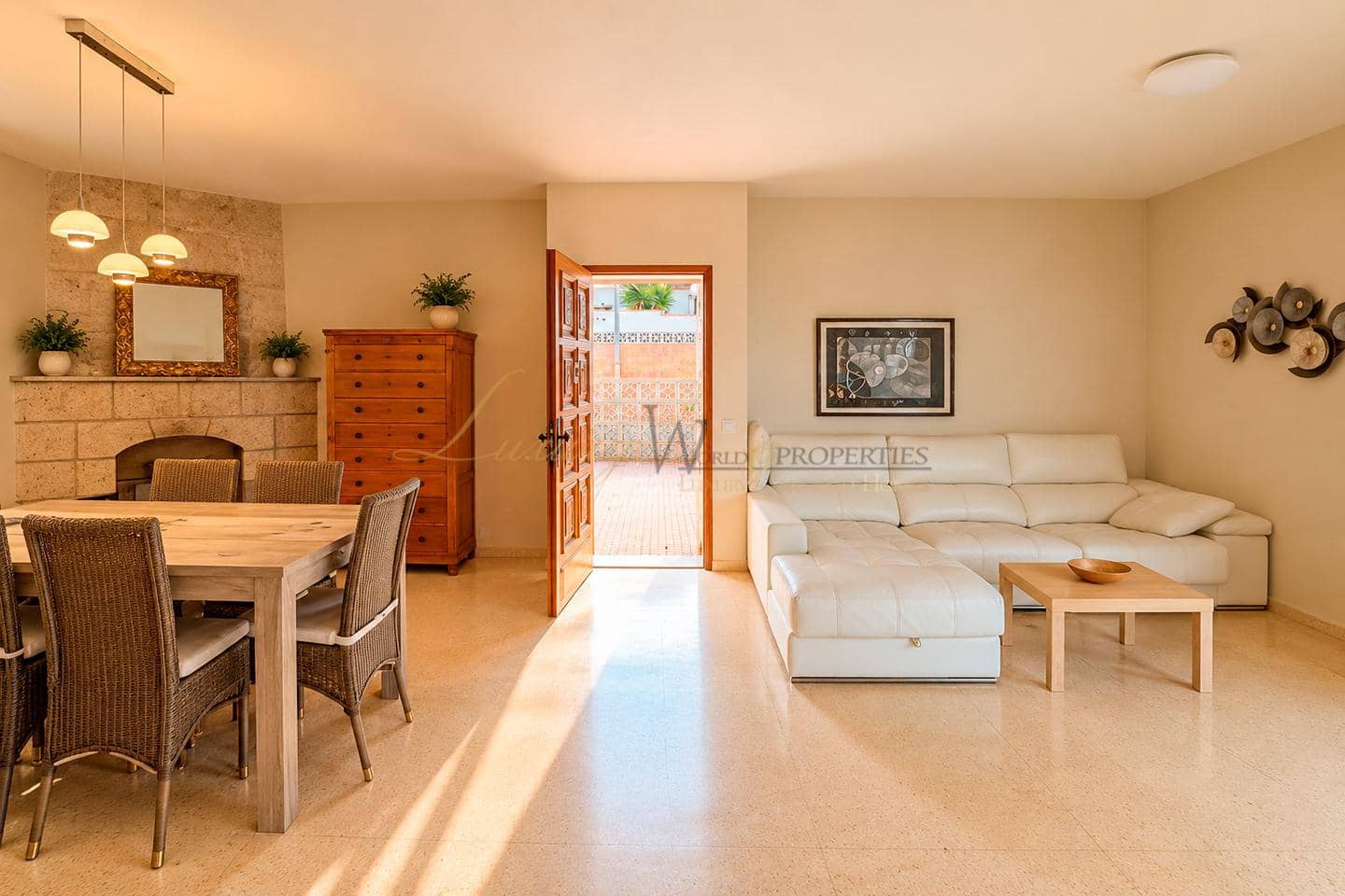 2 bedroom Villa for sale in Arona with pool garage - € 785,000 (Ref: 10138846)