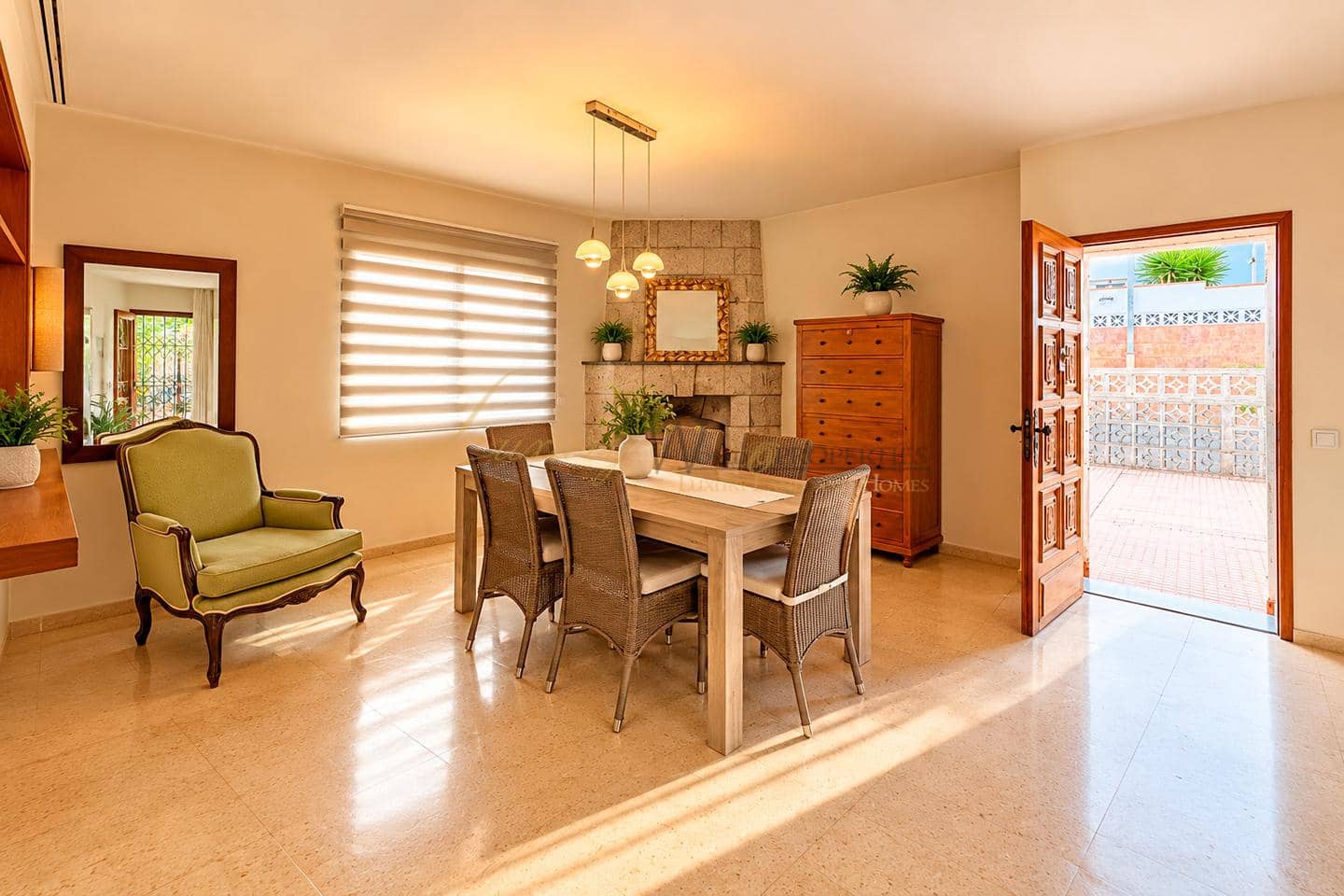 2 bedroom Villa for sale in Arona with pool garage - € 785,000 (Ref: 10138846)