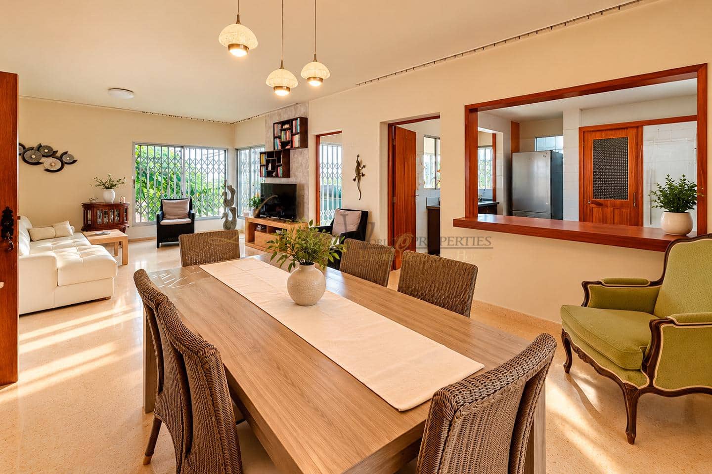 2 bedroom Villa for sale in Arona with pool garage - € 785,000 (Ref: 10138846)