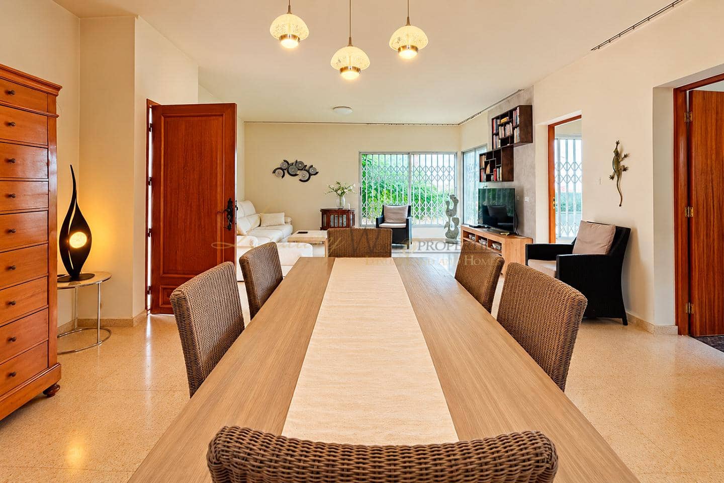 2 bedroom Villa for sale in Arona with pool garage - € 785,000 (Ref: 10138846)