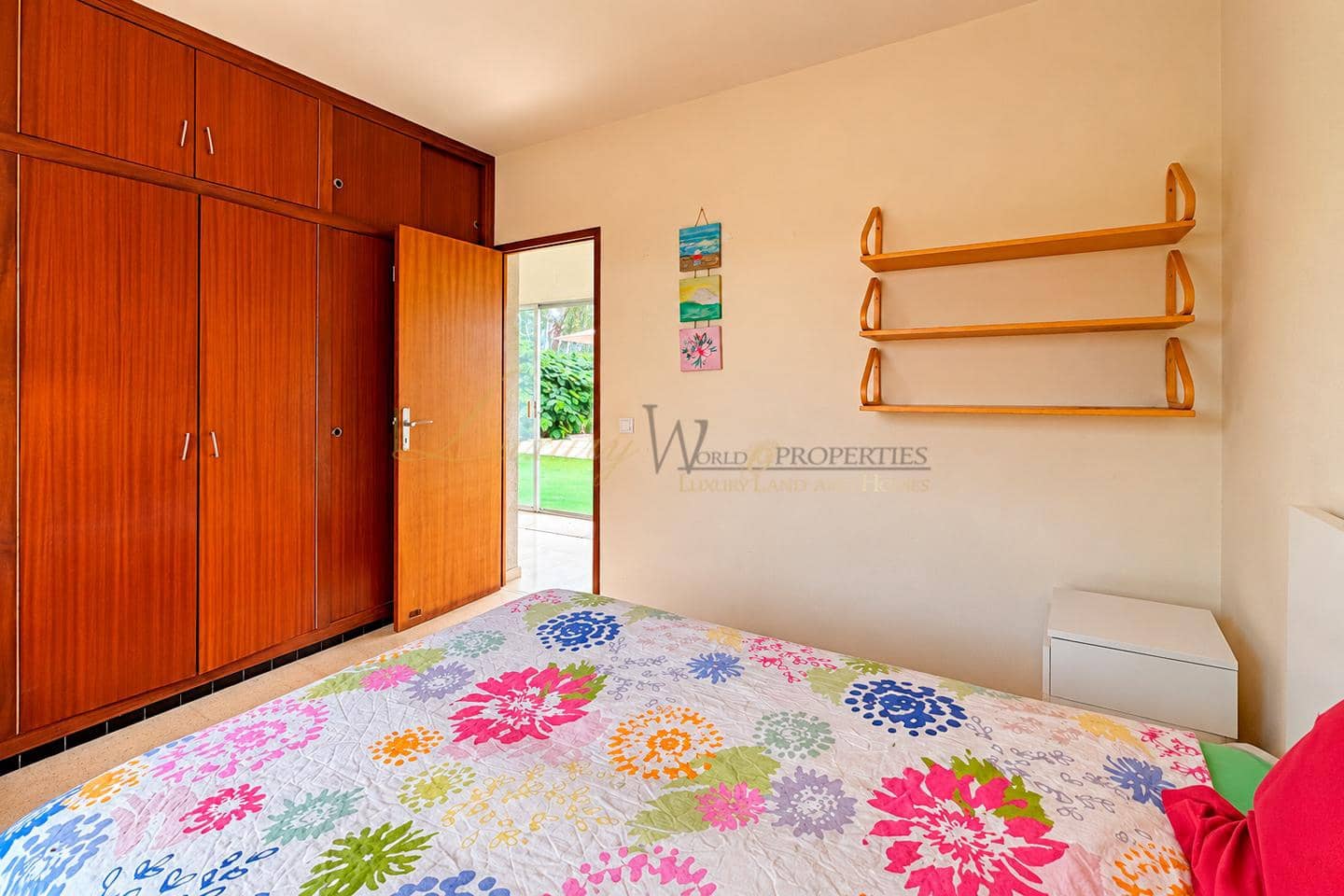 2 bedroom Villa for sale in Arona with pool garage - € 785,000 (Ref: 10138846)