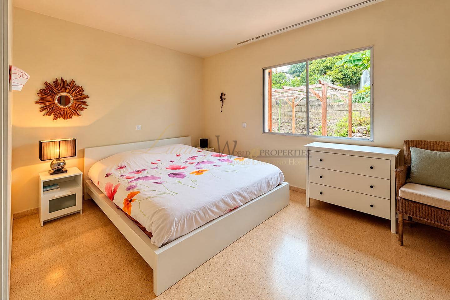 2 bedroom Villa for sale in Arona with pool garage - € 785,000 (Ref: 10138846)