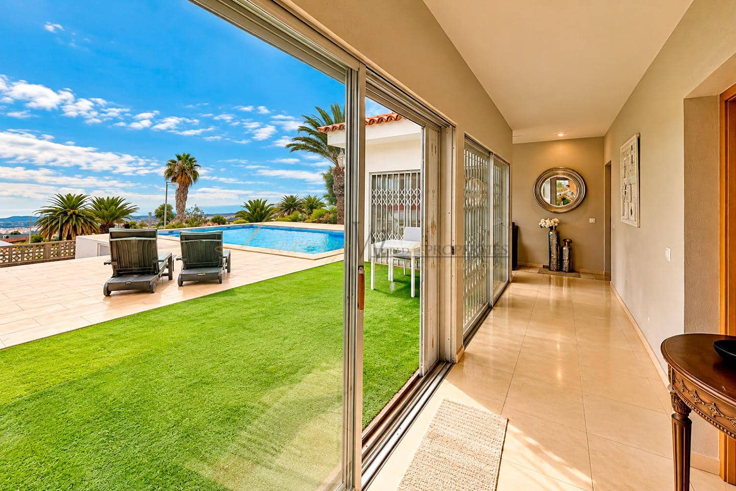2 bedroom Villa for sale in Arona with pool garage - € 785,000 (Ref: 10138846)