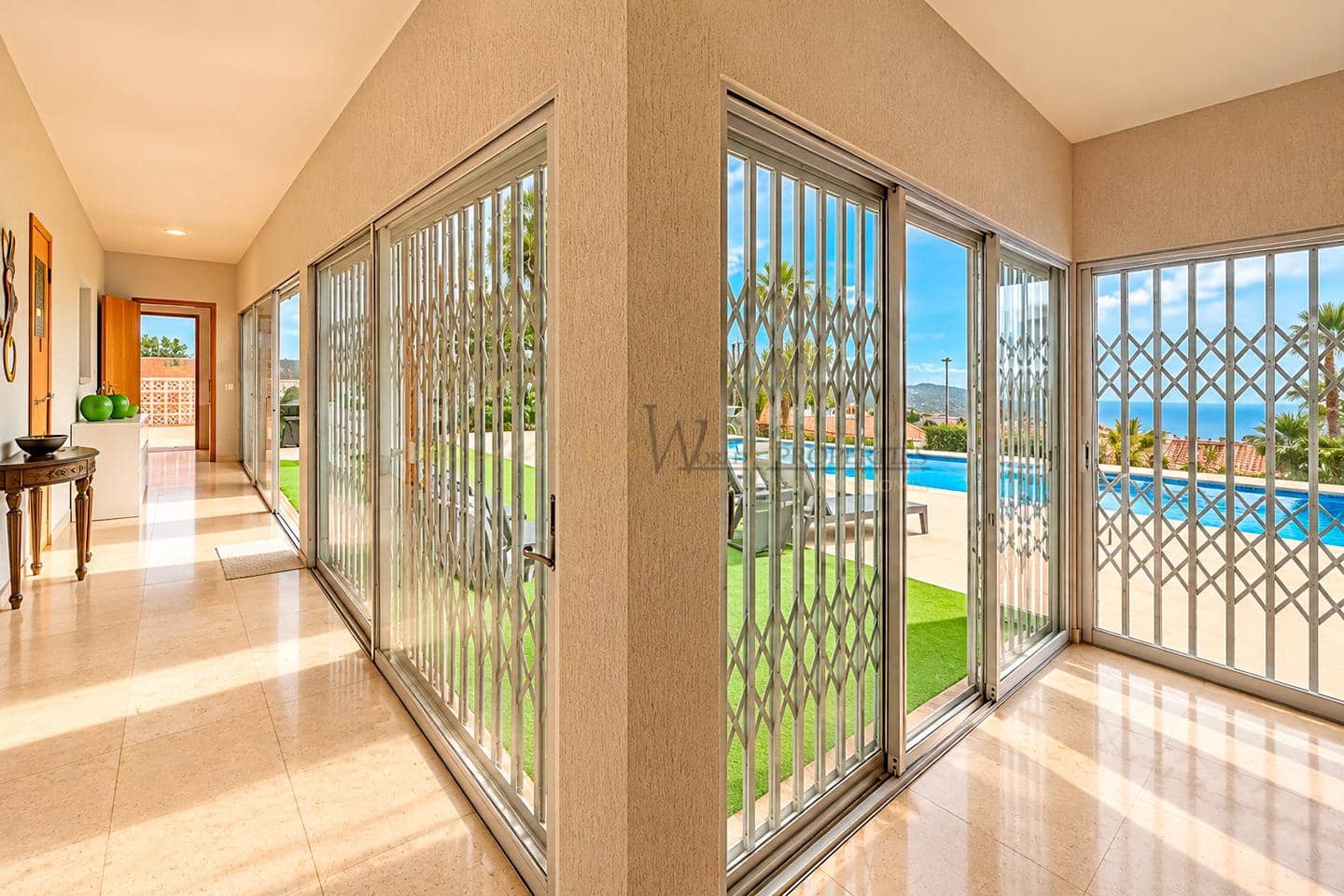 2 bedroom Villa for sale in Arona with pool garage - € 785,000 (Ref: 10138846)
