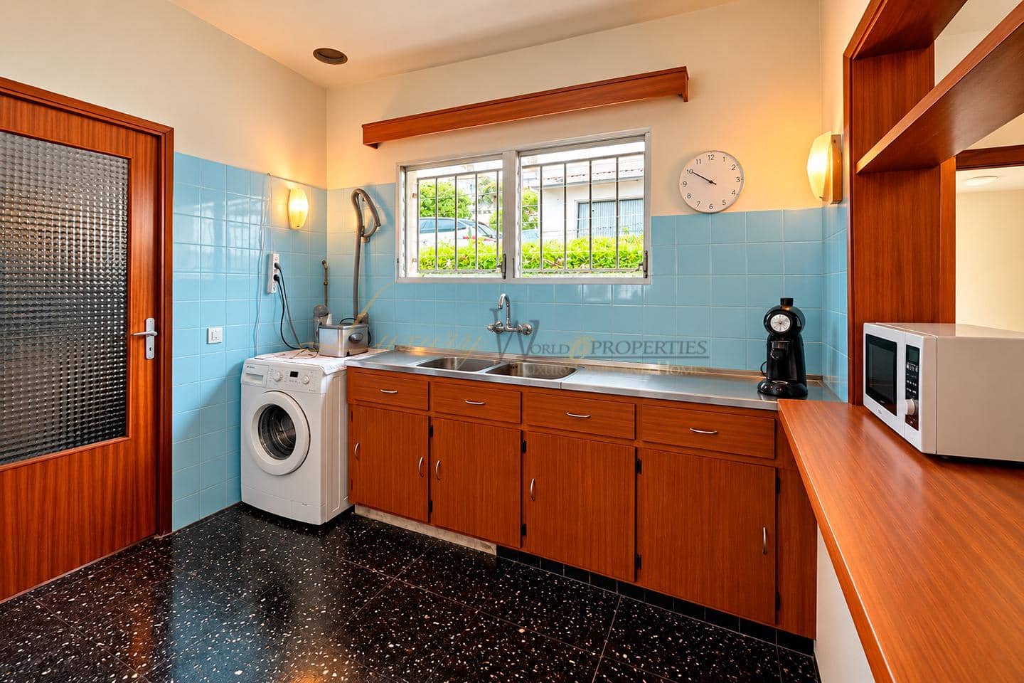 2 bedroom Villa for sale in Arona with pool garage - € 785,000 (Ref: 10138846)