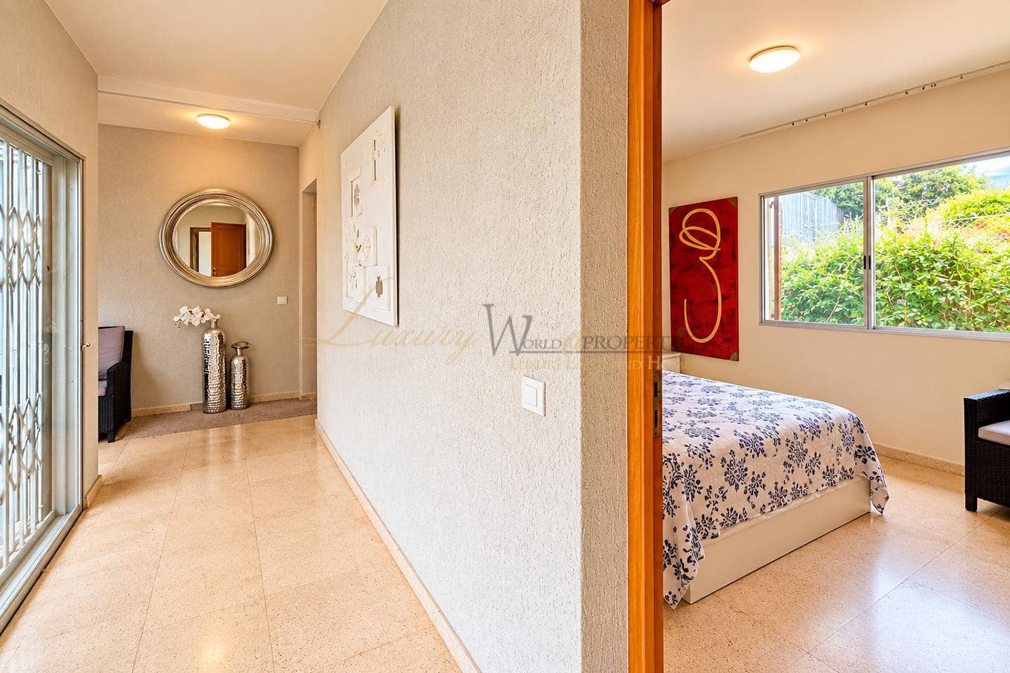 2 bedroom Villa for sale in Arona with pool garage - € 785,000 (Ref: 10138846)