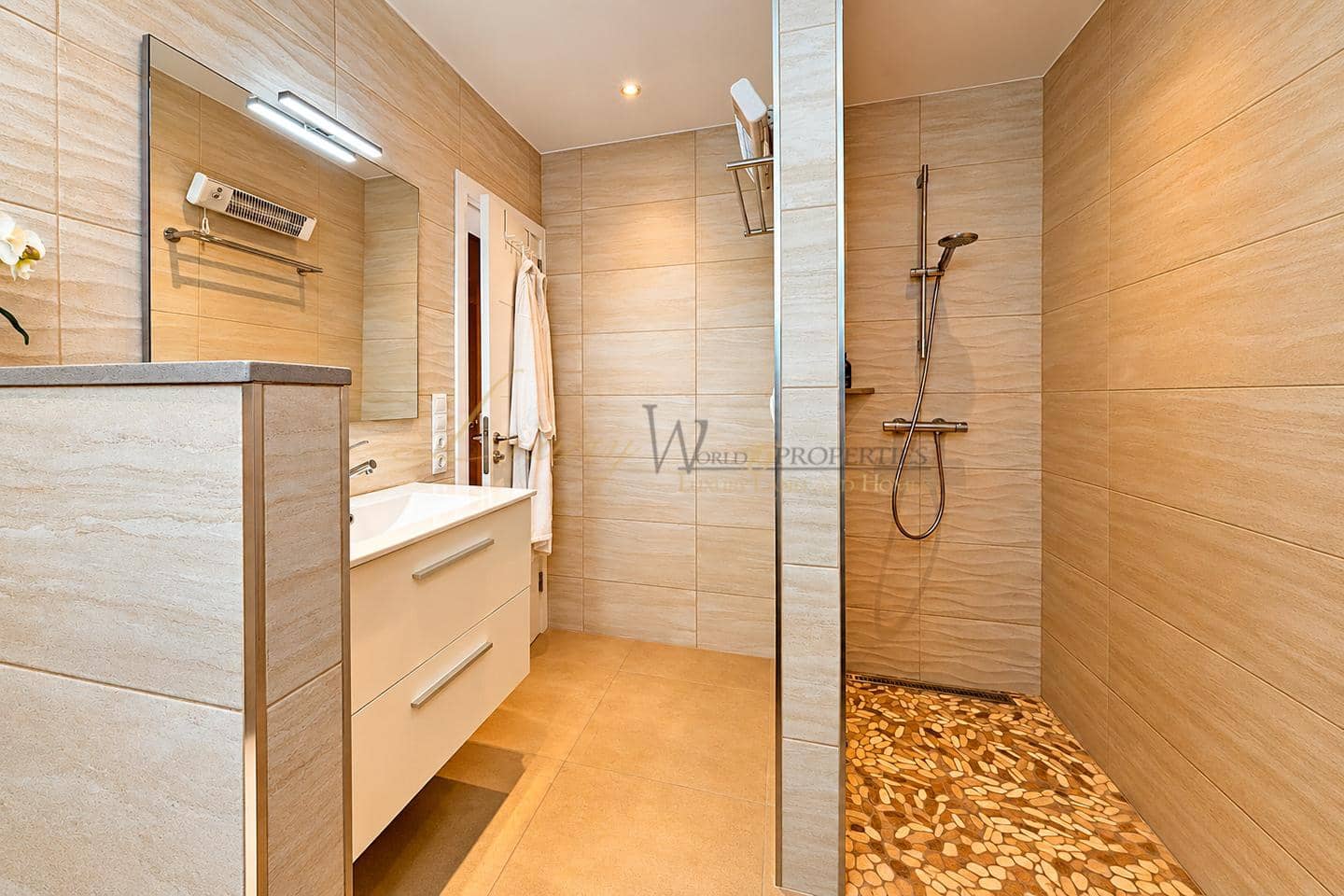 2 bedroom Villa for sale in Arona with pool garage - € 785,000 (Ref: 10138846)