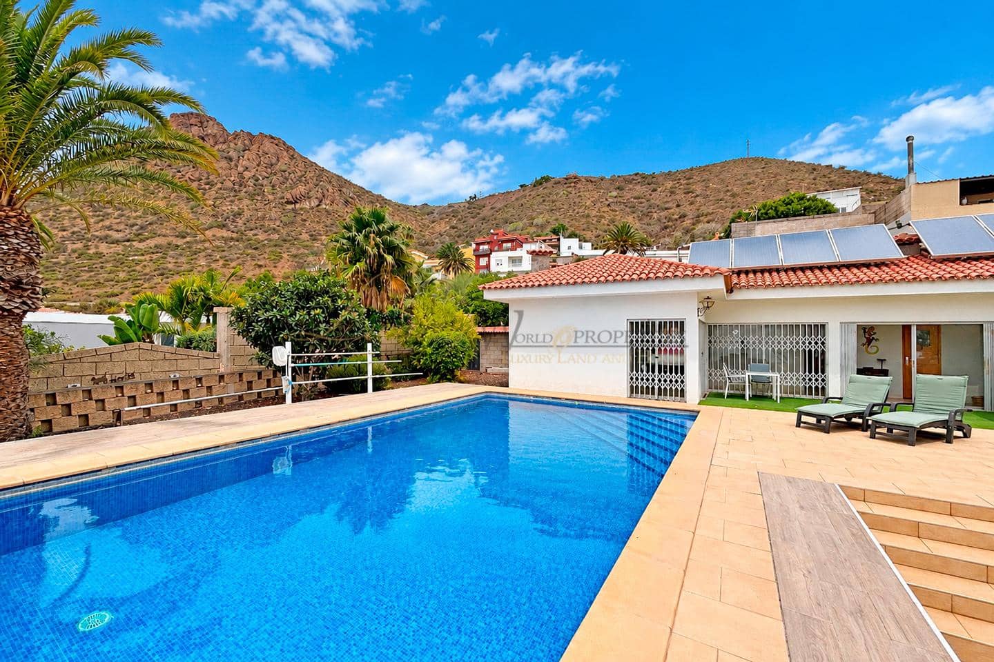 2 bedroom Villa for sale in Arona with pool garage - € 785,000 (Ref: 10138846)
