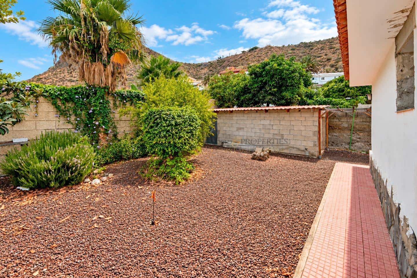 2 bedroom Villa for sale in Arona with pool garage - € 785,000 (Ref: 10138846)