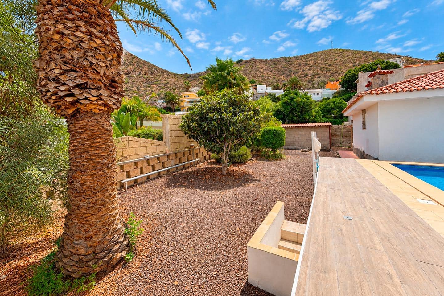 2 bedroom Villa for sale in Arona with pool garage - € 785,000 (Ref: 10138846)