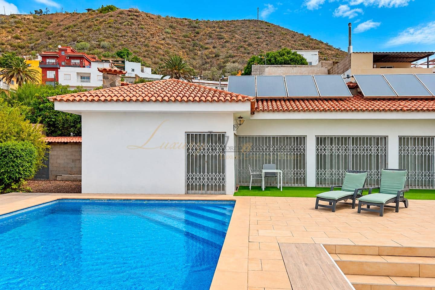2 bedroom Villa for sale in Arona with pool garage - € 785,000 (Ref: 10138846)