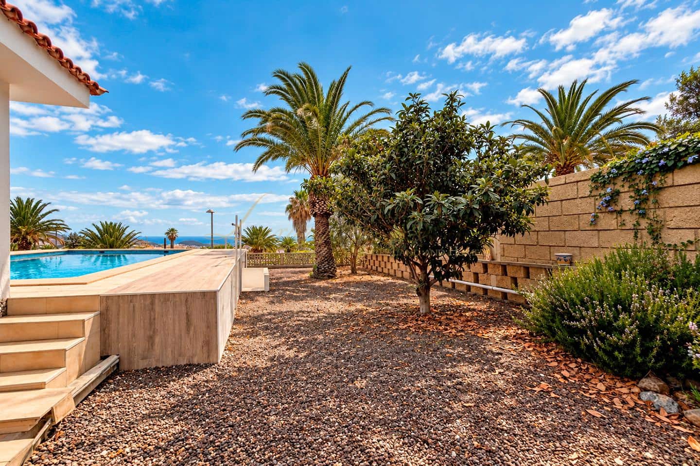 2 bedroom Villa for sale in Arona with pool garage - € 785,000 (Ref: 10138846)