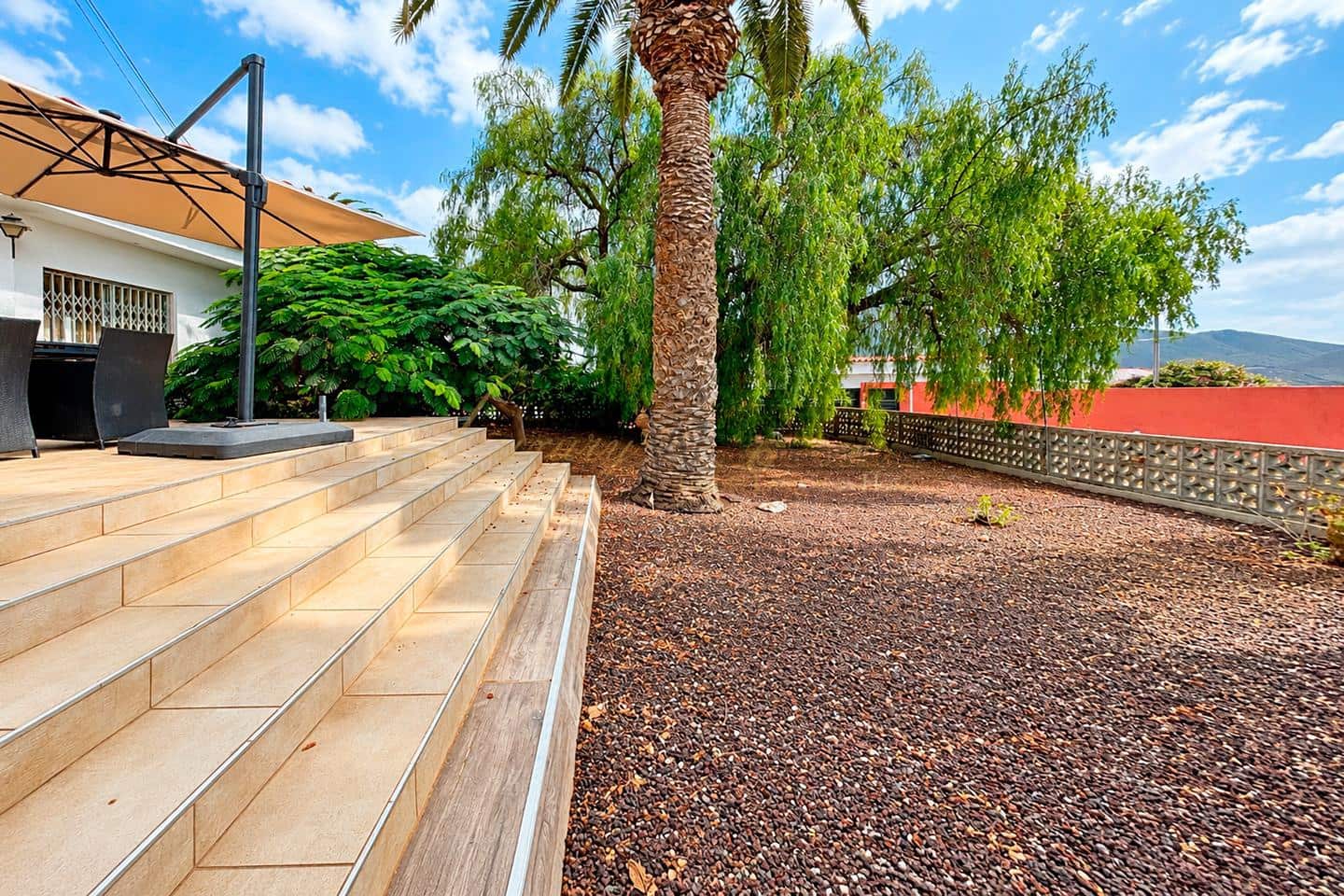 2 bedroom Villa for sale in Arona with pool garage - € 785,000 (Ref: 10138846)