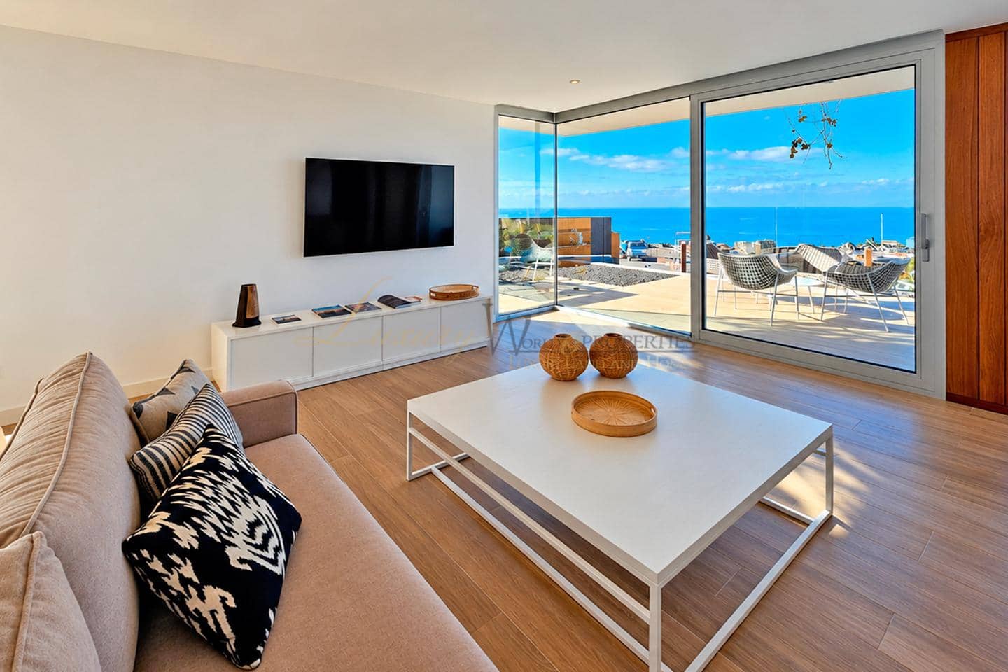 3 soverom Villa til salgs i Guia de Isora med svømmebasseng garasje - € 2 150 000 (Ref: 10154310)