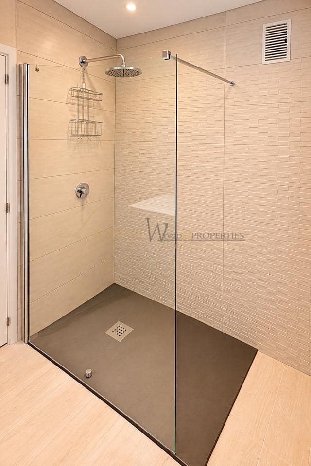 Flat for sale in Playa de las Americas with pool - € 289,000 (Ref: 10160621)