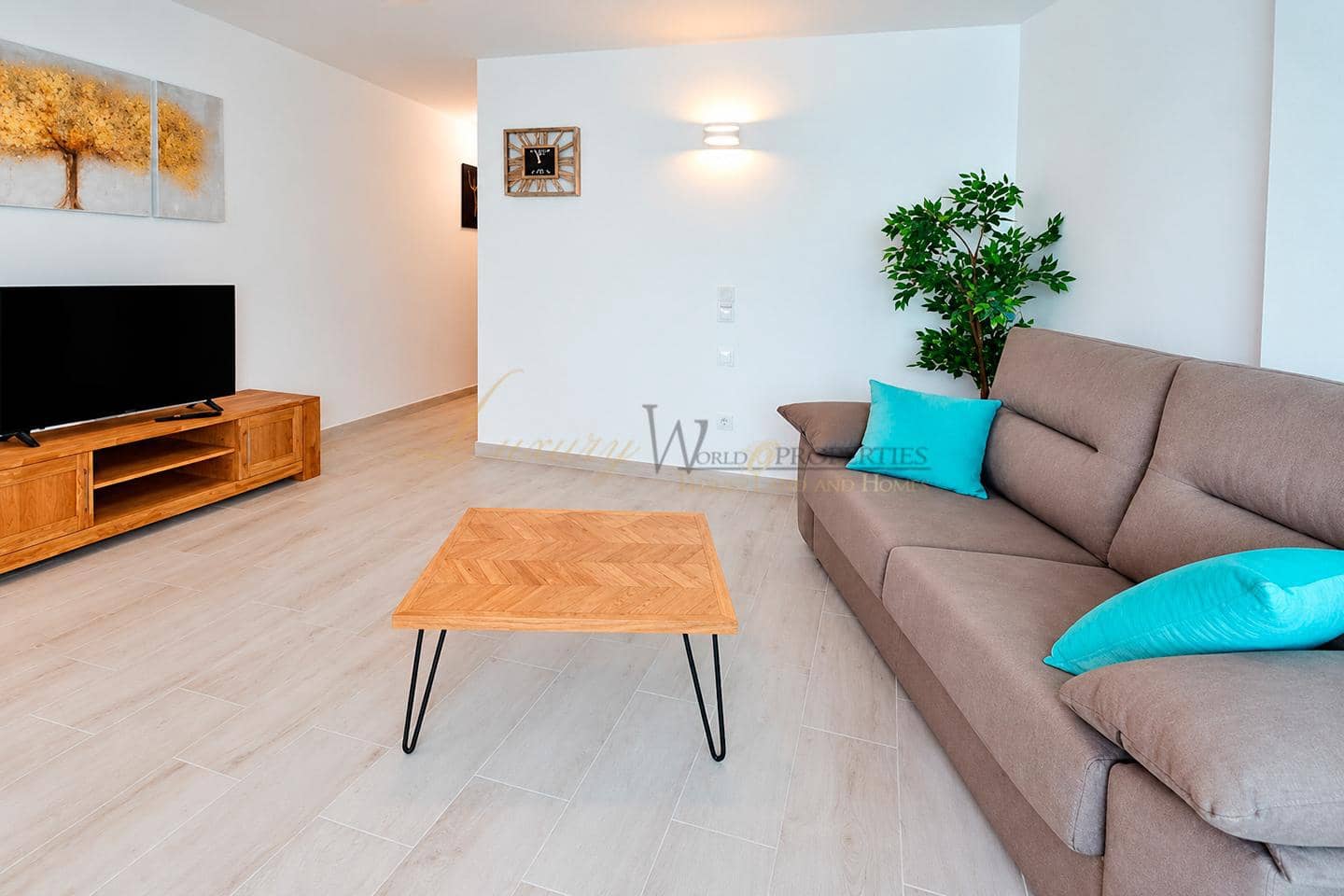 Flat for sale in Playa de las Americas with pool - € 289,000 (Ref: 10160621)