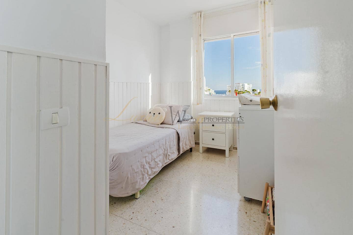 3 bedroom Flat for sale in Costa Adeje with pool garage - € 485,000 (Ref: 10167431)