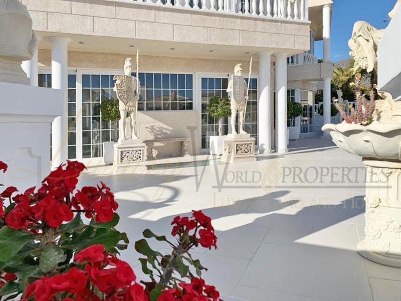 6 soverom Villa til salgs i Costa Adeje med svømmebasseng garasje - € 4 250 000 (Ref: 5733413)