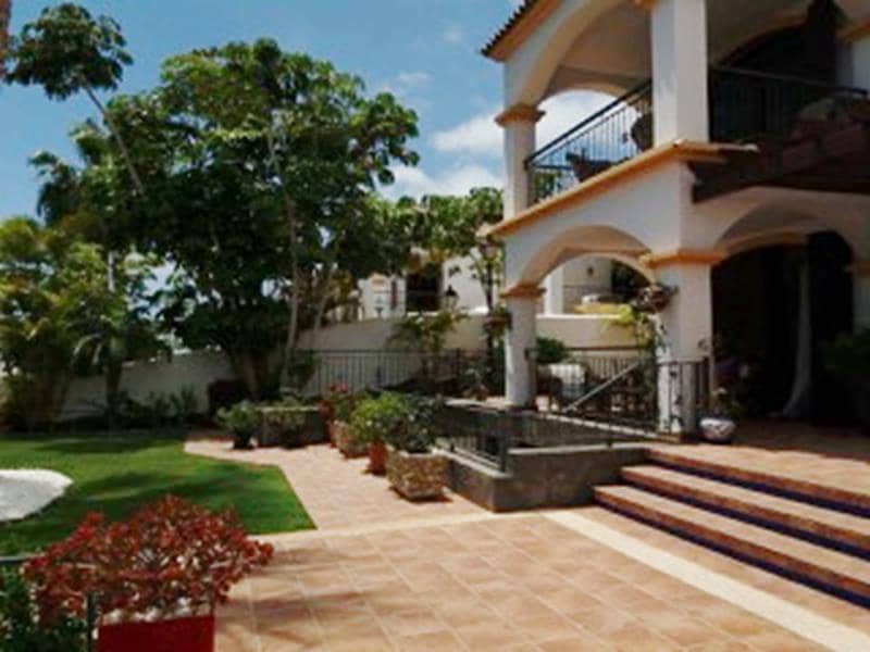 5 bedroom Villa for sale in Costa Adeje with pool garage - € 3,000,000 (Ref: 5733715)