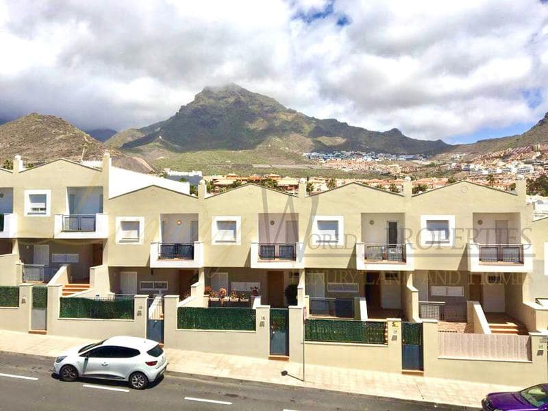 4 bedroom Villa for sale in Costa Adeje with pool garage - € 665,000 (Ref: 6328742)