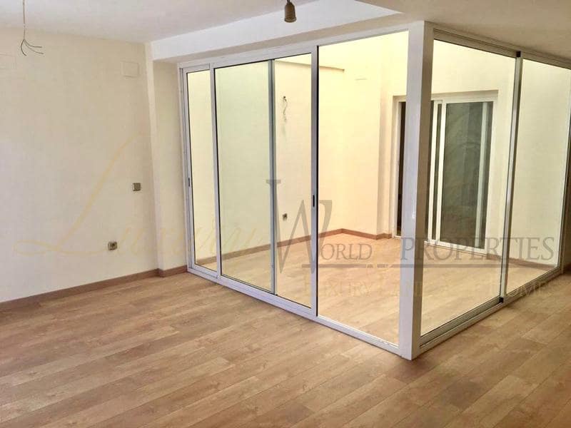 4 bedroom Villa for sale in Costa Adeje with pool garage - € 665,000 (Ref: 6328742)
