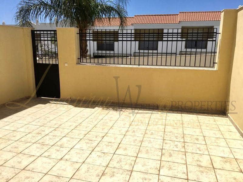 4 bedroom Villa for sale in Costa Adeje with pool garage - € 665,000 (Ref: 6328742)