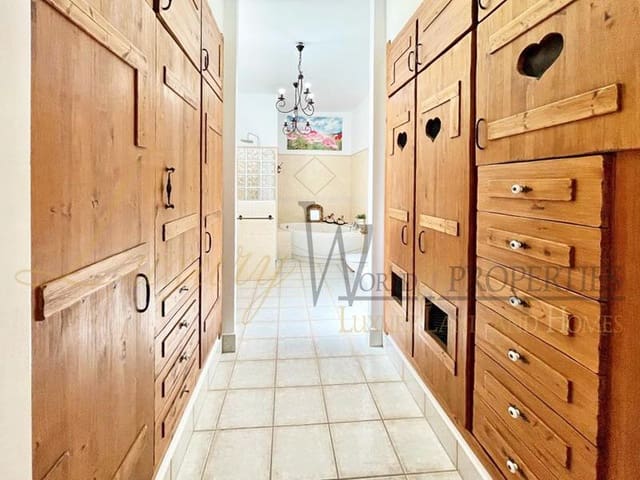 9 sypialnia Willa na sprzedaż w Las Rosas (Las Galletas) z garażem - 1 365 000 € (Ref: 7261110)
