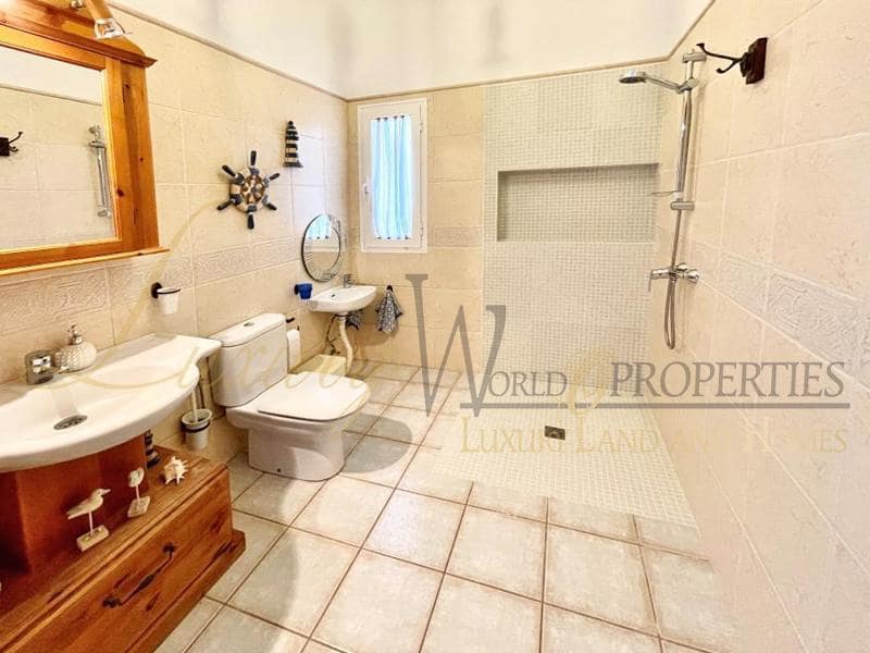 9 bedroom Villa for sale in Las Rosas (Las Galletas) with garage - € 1,365,000 (Ref: 7261110)