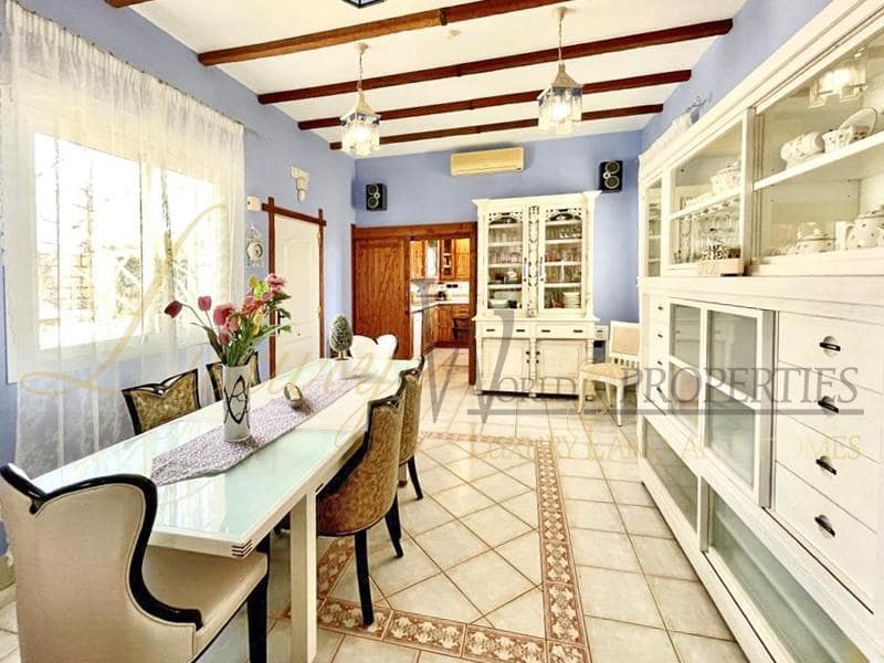 9 bedroom Villa for sale in Las Rosas (Las Galletas) with garage - € 1,365,000 (Ref: 7261110)