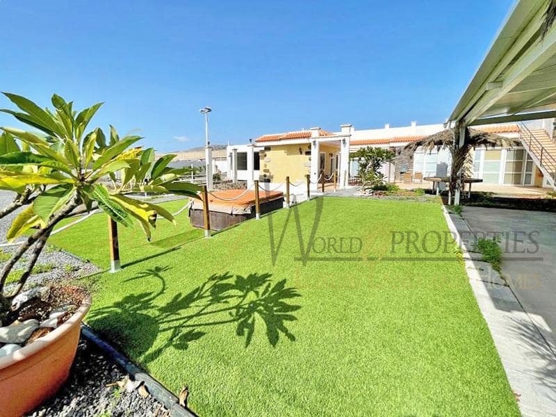 9 bedroom Villa for sale in Las Rosas (Las Galletas) with garage - € 1,365,000 (Ref: 7261110)
