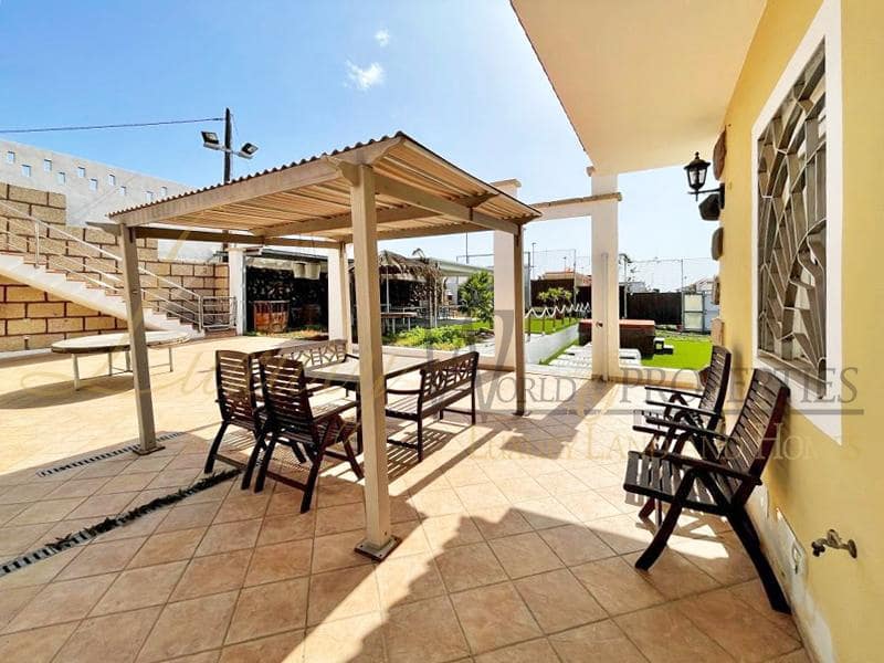 9 bedroom Villa for sale in Las Rosas (Las Galletas) with garage - € 1,365,000 (Ref: 7261110)