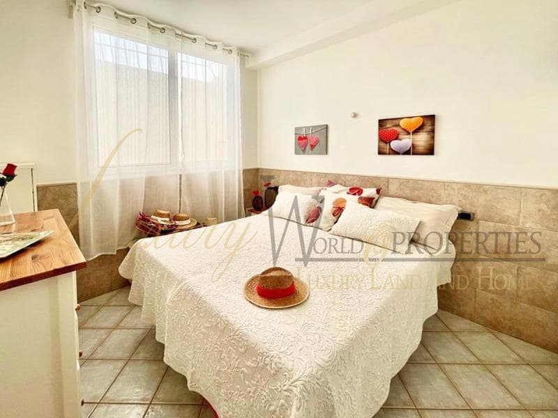 9 bedroom Villa for sale in Las Rosas (Las Galletas) with garage - € 1,365,000 (Ref: 7261110)