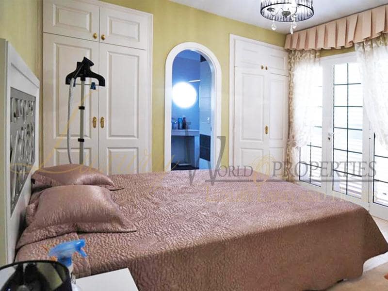 5 bedroom Villa for sale in Costa Adeje with pool garage - € 1,500,000 (Ref: 7267051)