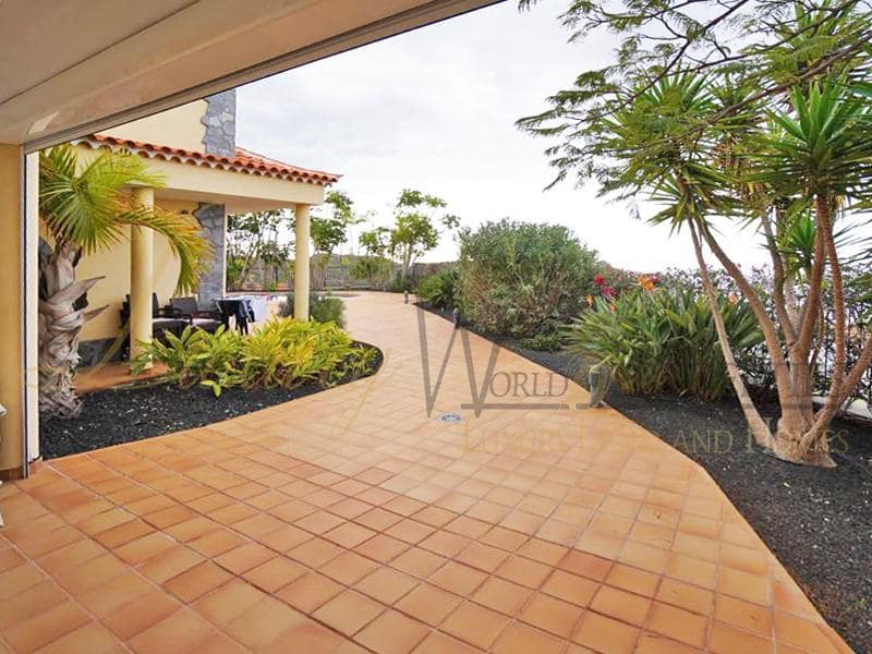 5 bedroom Villa for sale in Costa Adeje with pool garage - € 1,500,000 (Ref: 7267051)