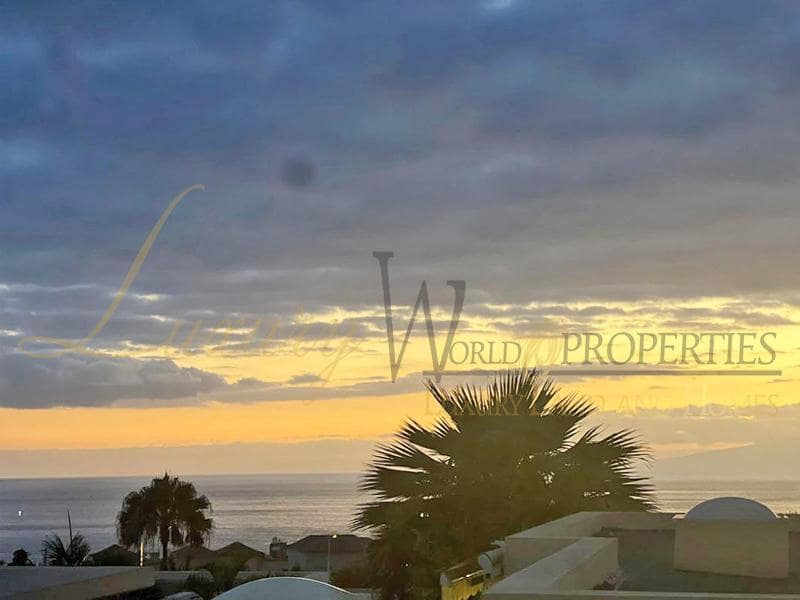 4 chambre Villa/Maison à vendre à Costa Adeje avec piscine garage - 1 200 000 € (Ref: 7473817)