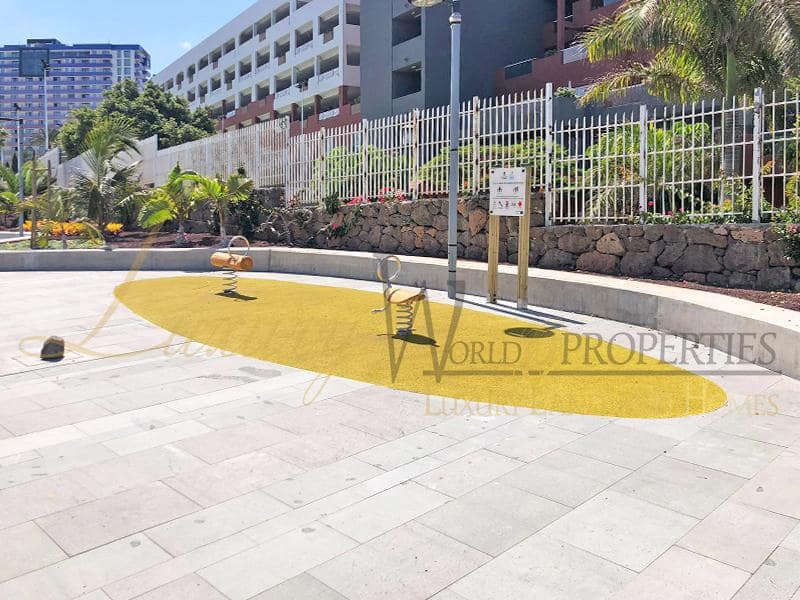 2 bedroom Flat for sale in Playa Paraiso with pool - € 450,000 (Ref: 7825713)