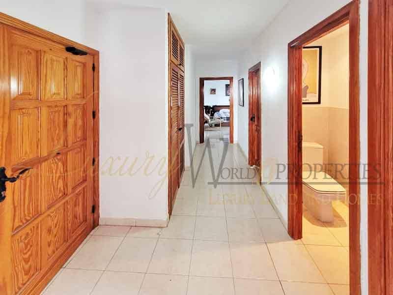 2 bedroom Flat for sale in Playa Paraiso with pool - € 450,000 (Ref: 7825713)
