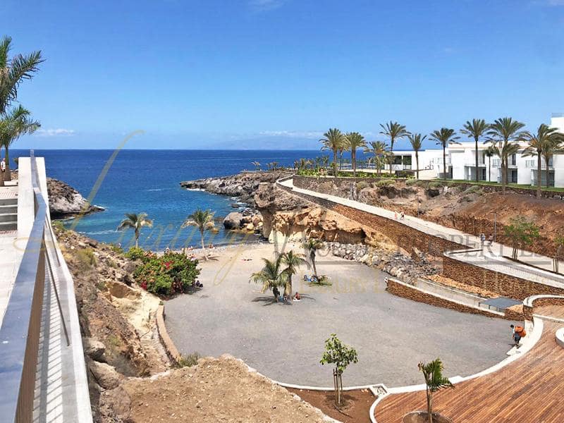 2 bedroom Flat for sale in Playa Paraiso with pool - € 450,000 (Ref: 7825713)