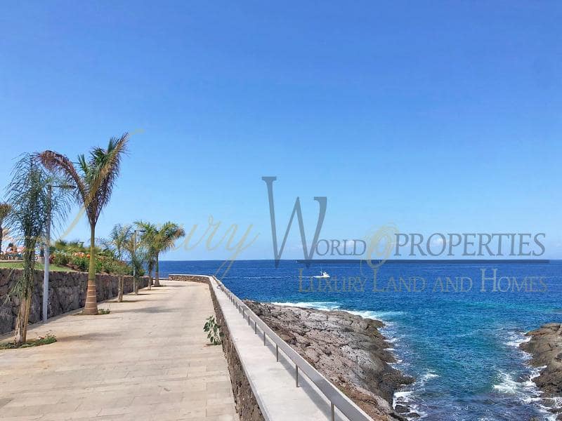 2 bedroom Flat for sale in Playa Paraiso with pool - € 450,000 (Ref: 7825713)