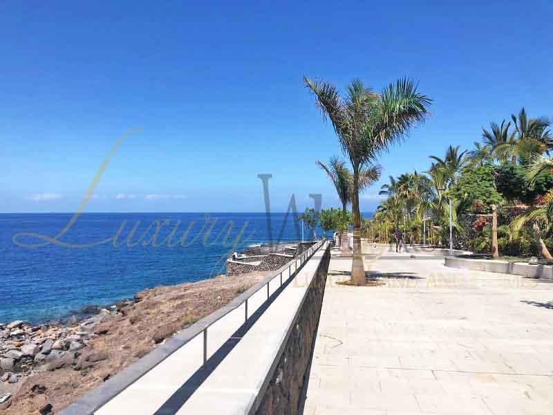 2 bedroom Flat for sale in Playa Paraiso with pool - € 450,000 (Ref: 7825713)