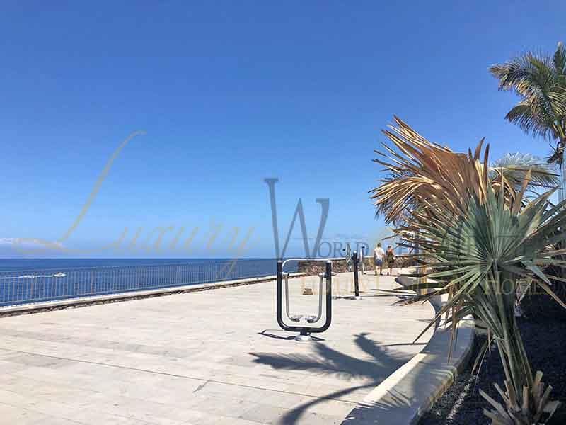 2 bedroom Flat for sale in Playa Paraiso with pool - € 450,000 (Ref: 7825713)